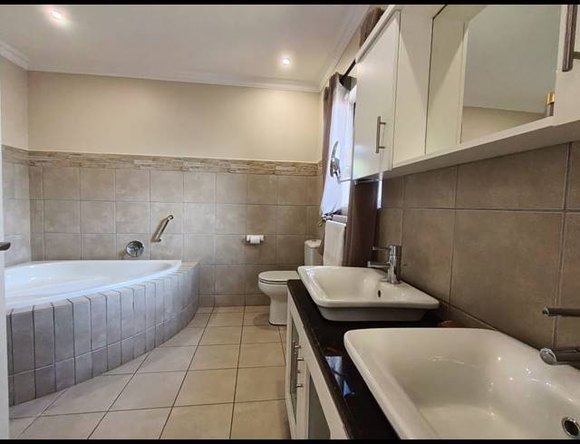 4 BEDROOM HOUSE FOR SALE IN PORT ZIMBALI ESTATE